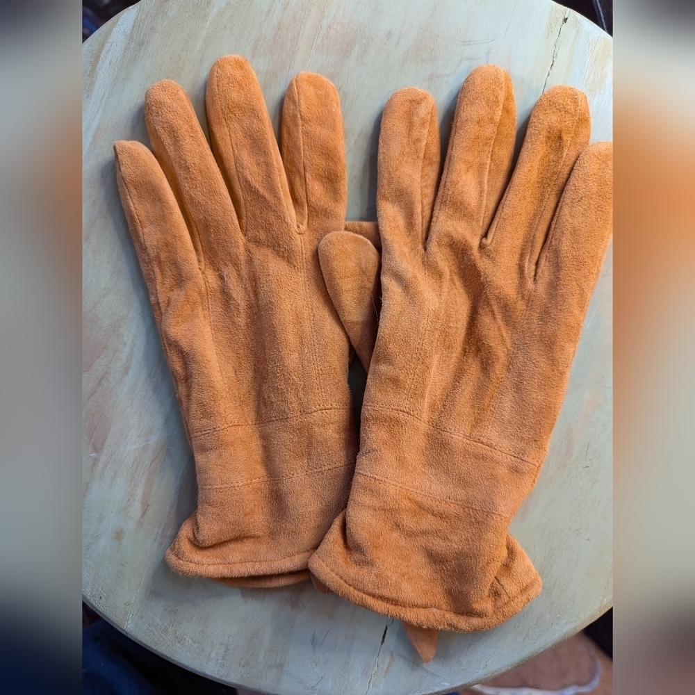 Suede Leather Gloves women's Medium gathered at wrist, soft lining NWOT